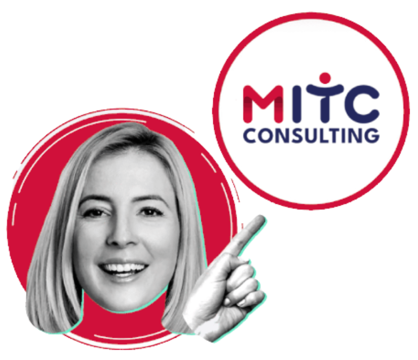 Une consultante qui désigne le logo MITC Consulting